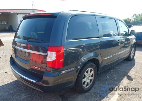2011 Chrysler Town & Country Touring z USA, uszkodzony, nr VIN 2A4RR5DG6BR677168